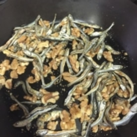 食べる煮干しで簡単クルミ田作り レシピ 作り方 By Momokota1222 楽天レシピ 食べる煮干しで簡単クルミ田作り レシピ 作り方 By Momokota1222 楽天レシピ